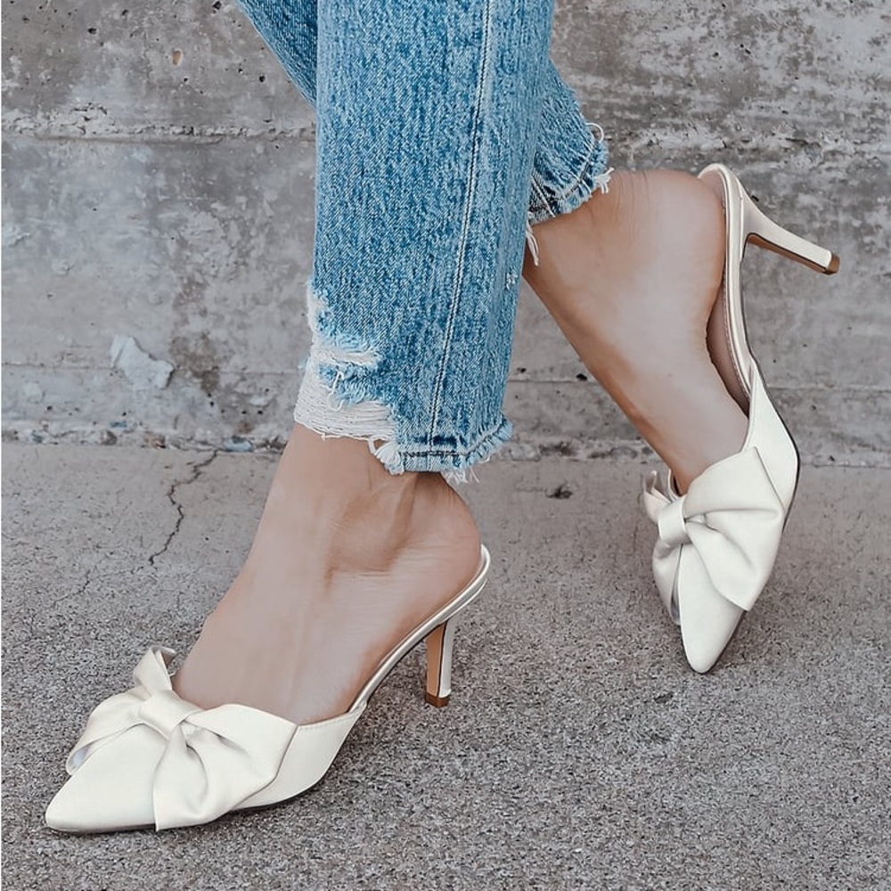 Lulu's Cream Bow Heels